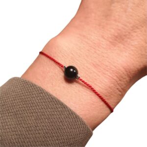 Pulsera turmalina negra con hilo rojo